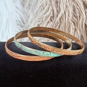 Vintage bohemian chic set 3 blue copper tone Floral stacking Bangle bracelets